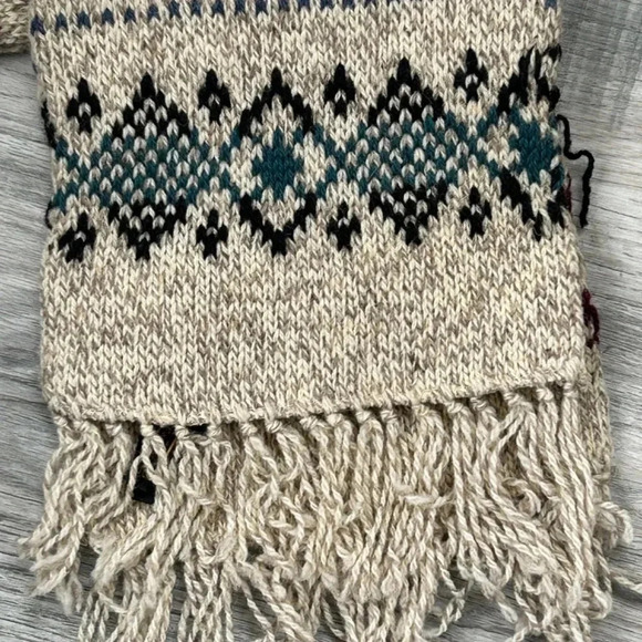 Eddie Bauer Beige with Black Design Scarf - Picture 2 of 3